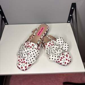 Betsey Johnson Adina Cherry Mules 8 NWT